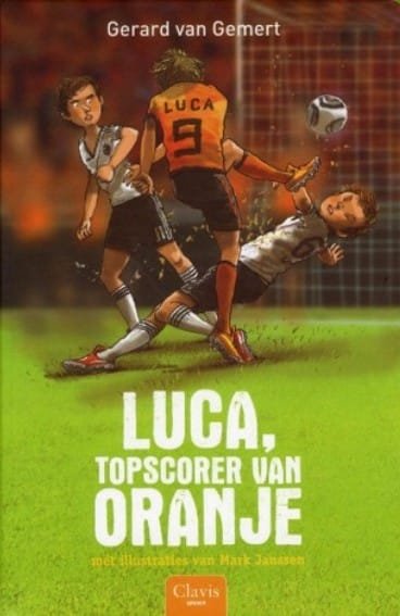 Ontdek het spannende avontuur van Luca in 'Luca, topscorer van Oranje', een sportgerichte kinderboek dat je zal meeslepen in de wereld van voetbal en vriendschap! Dit boek is perfect voor tieners en young adults die op zoek zijn naar inspiratie en waagheid.In deze bijdrage tot de Luca-serie, beleef je samen met de hoofdpersoon de hoogtepunten en laagtepunten van het topspelerleven. Van een jonge talentvolle spits die deel uitmaakt van de eerste ploeg van KSV Helsen tot een sterrenspeler in Oranje - alles komt voorbij in dit spannende verhaal.Luca's reis naar de top is niet zonder uitdagingen. Hij leert het belang van doorzettingsvermogen, teamgeest en vriendschap om zijn doelen te bereiken. Zijn vrienden Daan en Joris spelen een belangrijke rol in zijn avontuur, maar ook Miranda maakt zich op voor een bijzondere plek in Luca's leven.Met 'Luca, topscorer van Oranje' beleef je de spanning en emotie die alleen een sportgericht verhaal kan bieden. In dit boek leer je dat de weg naar de top nooit eenvoudig is, maar met vriendschap, doorzettingsvermogen en teamgeest niets onmogelijk is.Of je nu al een voetbalfanatiekel heeft of gewoon op zoek bent naar een spannend avontuur, 'Luca, topscorer van Oranje' is de perfecte keuze voor kinderen en tieners die inspiratie en actie zoeken. Het boek is geschreven in een vlotte stijl die lezers gemakkelijk kan verbinden met het hoofdpersonage. Begin nu met lezen en ervaar zelf hoe Luca zijn dromen waarmaakt!