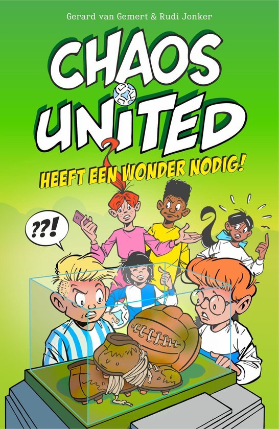 Een spannend en inspirerend avontuur voor jonge sportievelingen! "Chaos United heeft een wonder nodig" is een onvergetelijk sportgericht kinderboek van Gerard van Gemert, geschikt voor tieners en young adults die houden van voetbal en andere teamsporten.In deze leuke en humorvolle verhalenreeks ontdekken de vriendengroep van Chaos United, Milan en zijn kameraden, dat sport niet alleen een geweldige manier is om te genieten, maar ook een krachtig middel om vriendschap en teamwork te ontwikkelen. Met deze boeiende verhalen leer je waardevolle levenslessen over doorzettingsvermogen, de betekenis van overwinningen en nederlagen, en het belangrijkste: de teamgeest.Wanneer Milan en zijn vrienden naar een groot voetbalfestival in Friesland reizen, wordt hun avontuur nog opwindender. Ze ontmoeten legendarische sporters uit hun regio, waaronder Abe Kickstra, die als de beste voetballer aller tijden wordt beschouwd. Maar is zijn succes te danken aan zijn bijzondere voetbalschoenen? Milan denkt van wel en wil deze schoenen graag proberen.In dit boek leer je met je eigen ogen mee hoe sport een positieve invloed heeft op de levens van tieners, de betekenis van vriendschap, en het belangrijkste: dat elk kind zijn dromen kan realiseren als hij of zij doorzet. Kies dit boek uit als je houdt van spannende verhalen met een sportief thema die jonge lezers inspireren om actief te blijven, vrienden te maken en hun mogelijkheden te ontdekken.